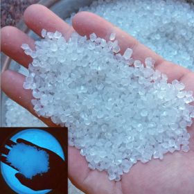 2000pcs/bag Glow In Dark Artificial Stone Gardening Aquarium Landscape Fluorescent Small Stone Vase Hourglass Luminous Sand Fluorescent Particles 50g (Color: White)